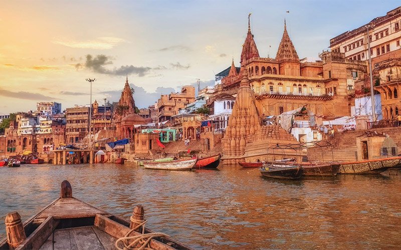 Ghats-in-Varanasi.jpg