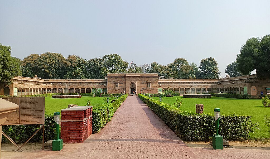 Sarnath_Museum_Front.jpg